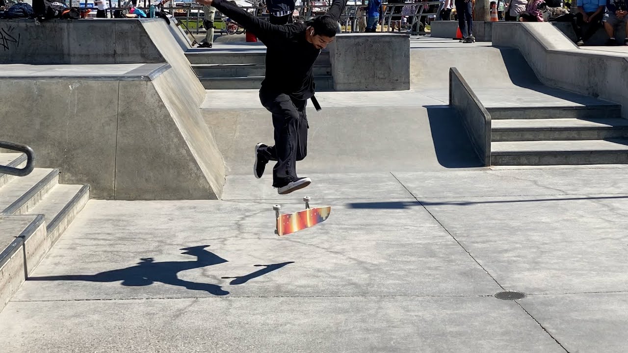 VINCENT LUEVANOS SKATES HALF A SKATEBOARD AT VENICE SKATEPARK !!! - NKA VIDS -