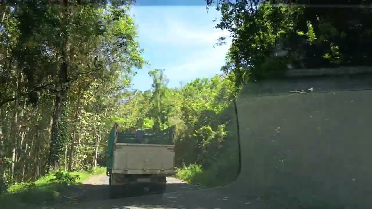 Truk berpapasan digunung geger