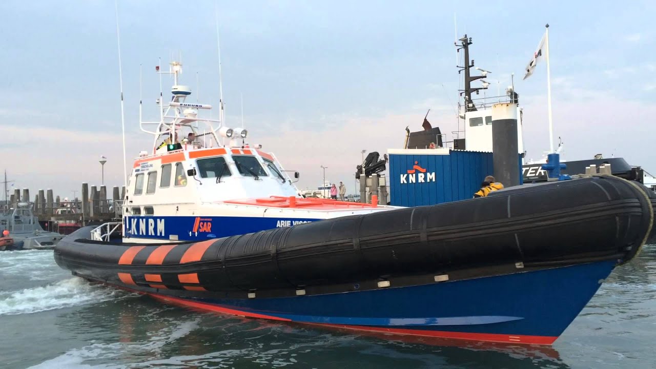 KNRM West-Terschelling - reddingboot Arie Visser retour naar de haven. 19-08-15