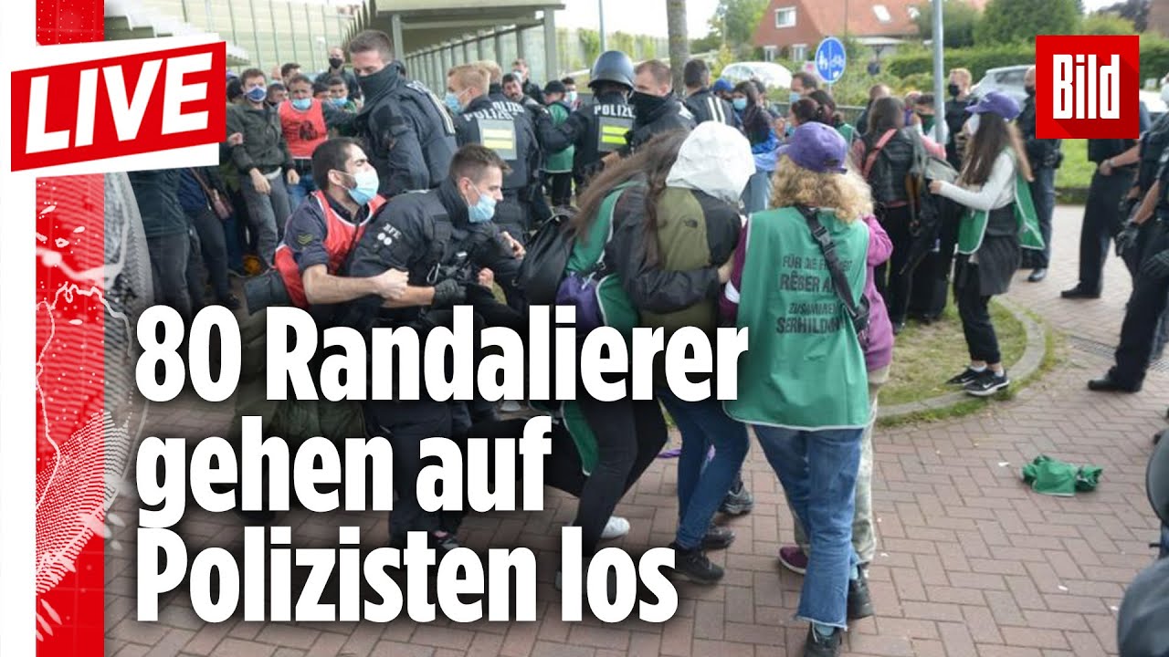 🔴  80 Jugendliche gehen auf Polizisten los &ndash; Randalierer waren Schwarzfahrer | BILD Live