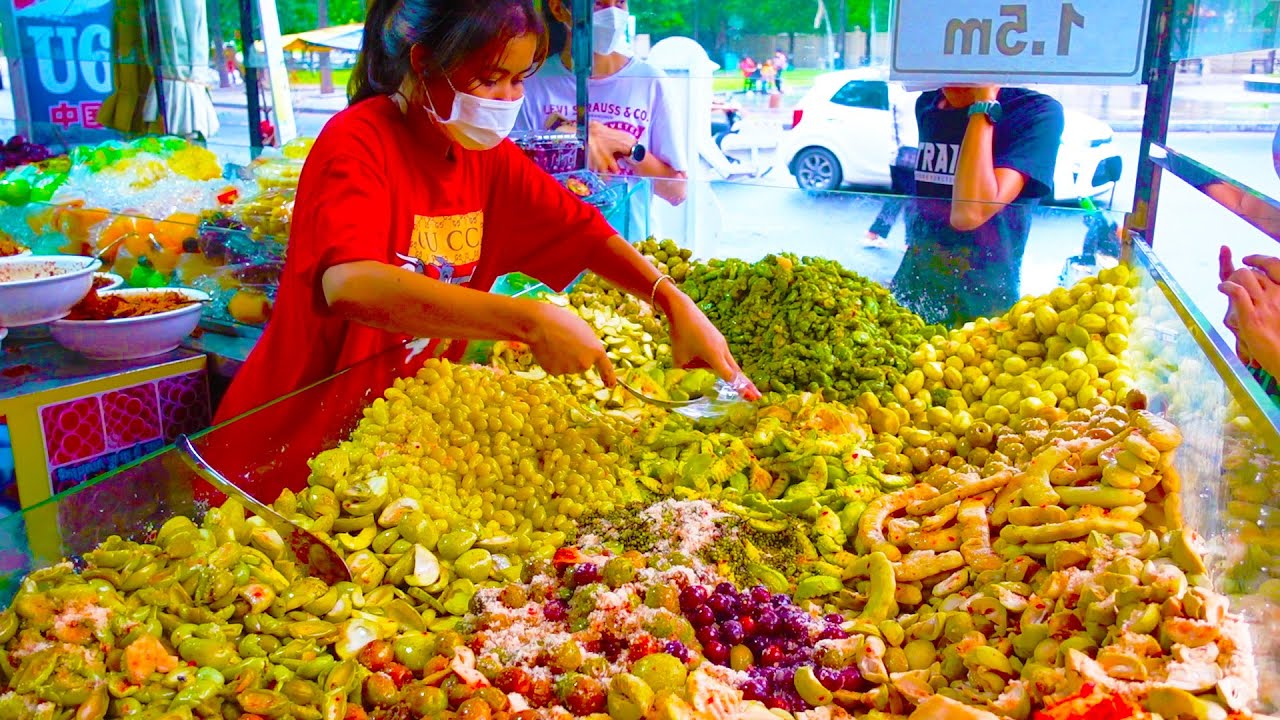 Unbelievable!! 2 Tons Are Sold Per Day!! Mju Wat Phnom The Most Famous 24h Fruit Store In Phnom Penh