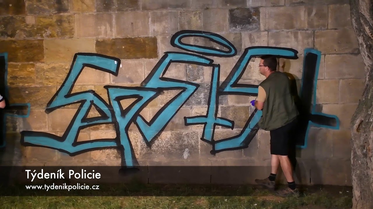 POSPREJOVANÝ KARLŮV MOST