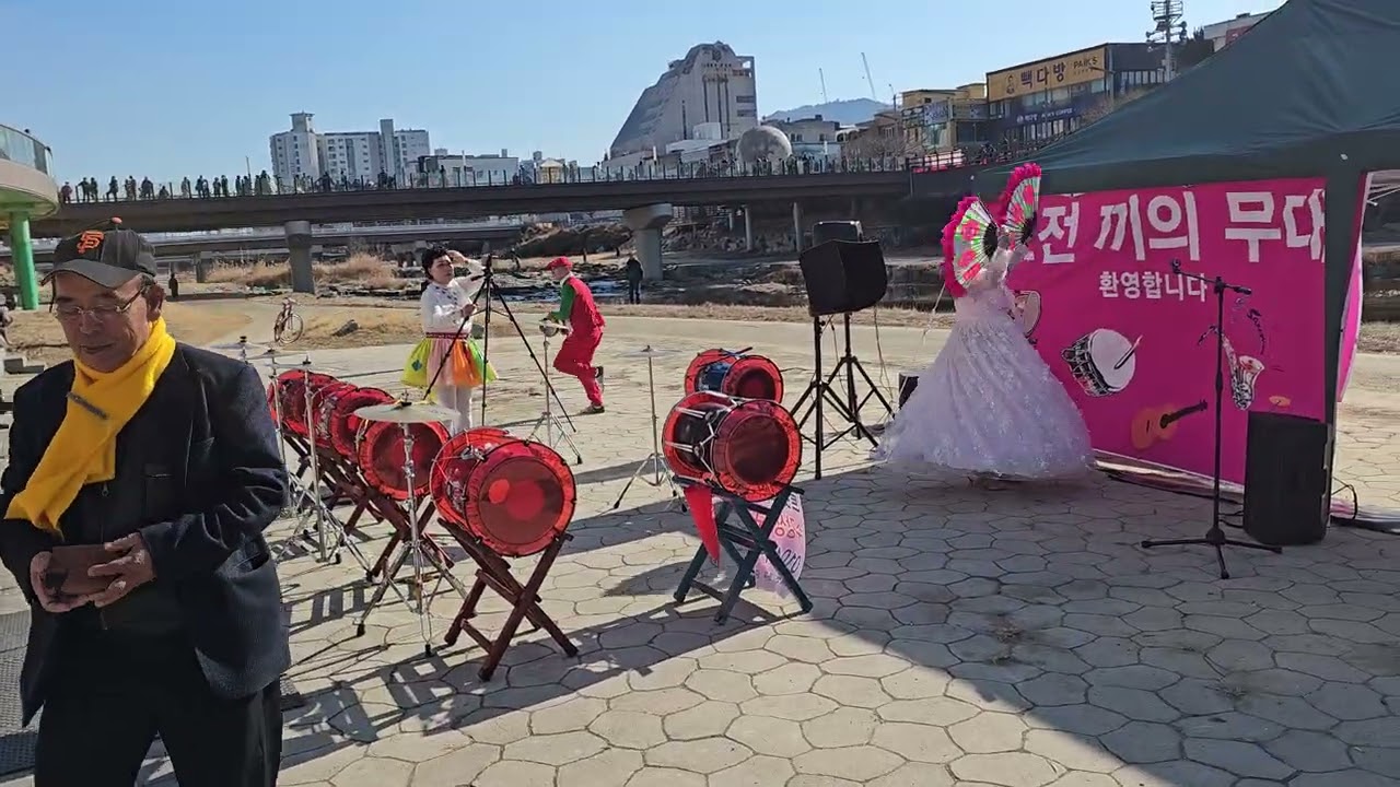 💃장구야 놀자 원장과💃서윤💃펼쳐진부채 춤💃시민과버스킹💃2026,2,17,설 날 💃