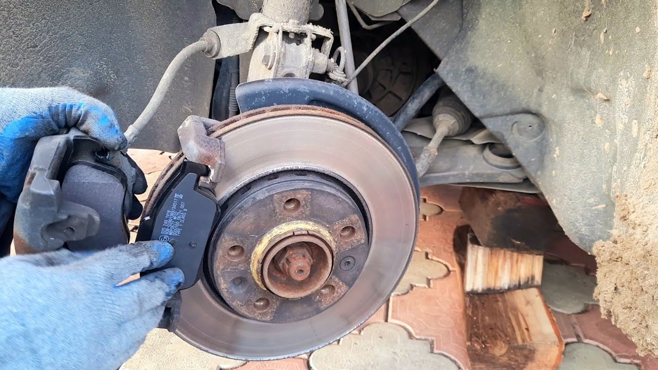 Tutorial how to change brake pads Am schimbat plăcuțele de frina la Renault Megane 1.5 dci