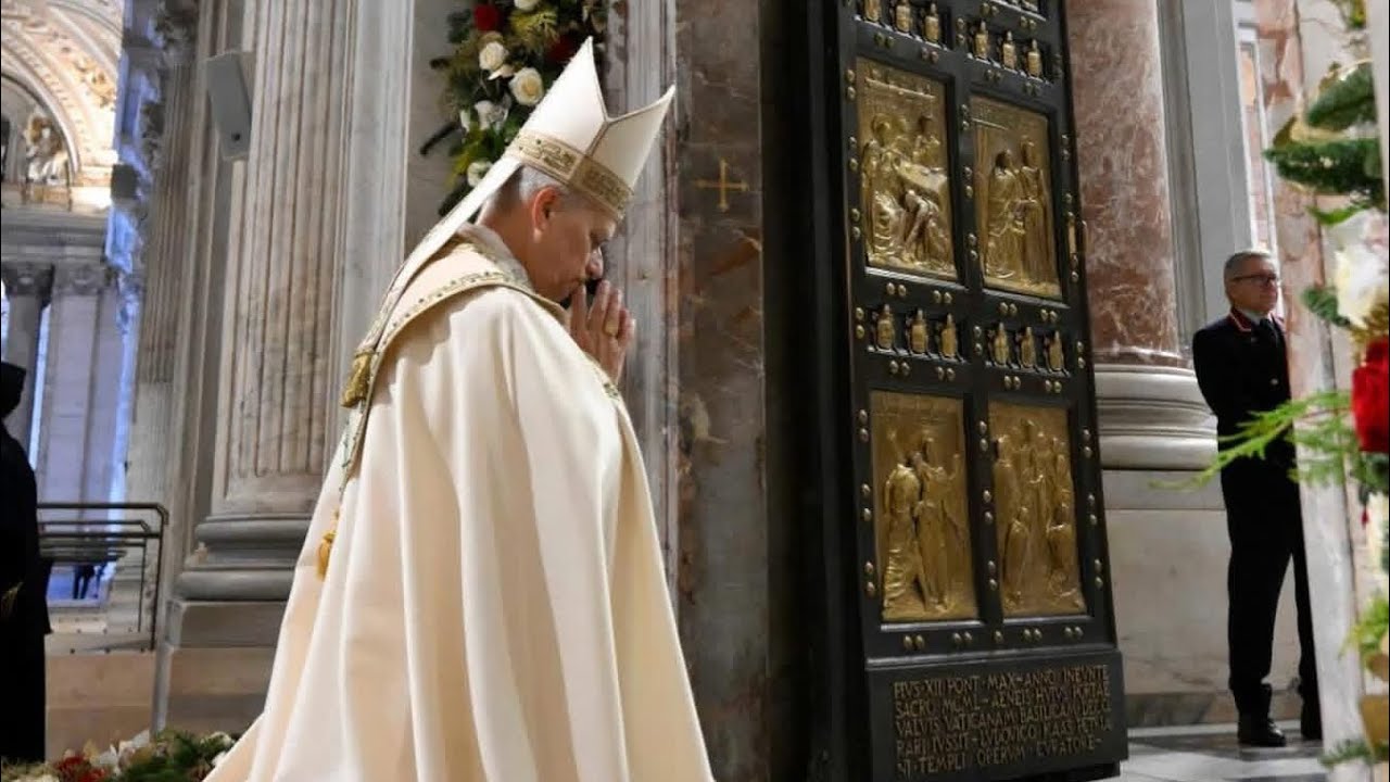 Esaltazione del Papa alla chiusura della porta del Giubileo del St. Basilica di San Pietro