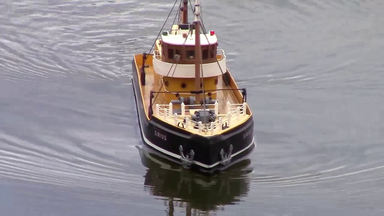 The SIRIUS  a Model Boat on the water