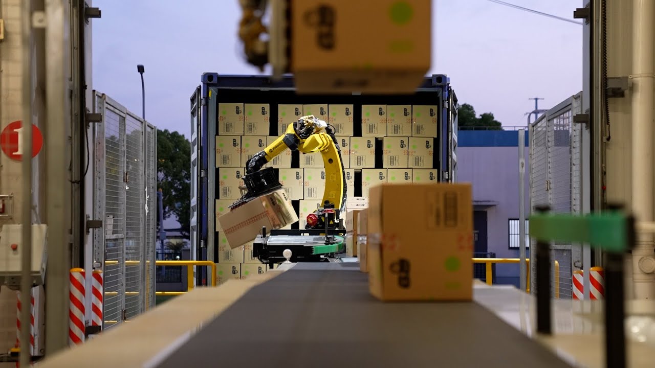 Fallstudie | Vollautomatisierte Warenausgangsl&ouml;sung mit Roboter-Depalettierung und Lkw-Beladung