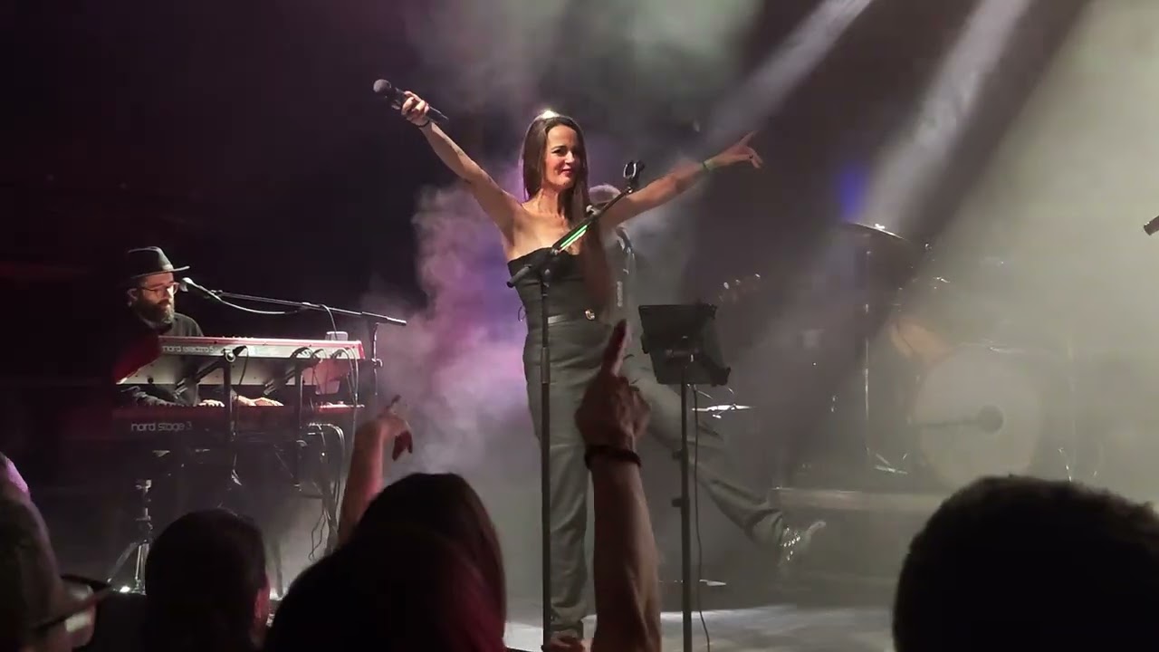 Vega - La Reina Pez (20/3/25 Gira Presenta Ignis - Barcelona Sala Apolo)