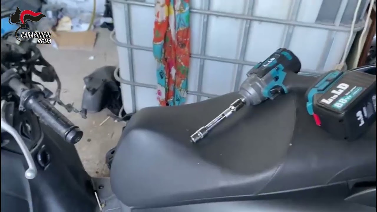ROMA EST - Un deposito di moto rubate nella Riserva dell'Aniene: 5 denunciati
