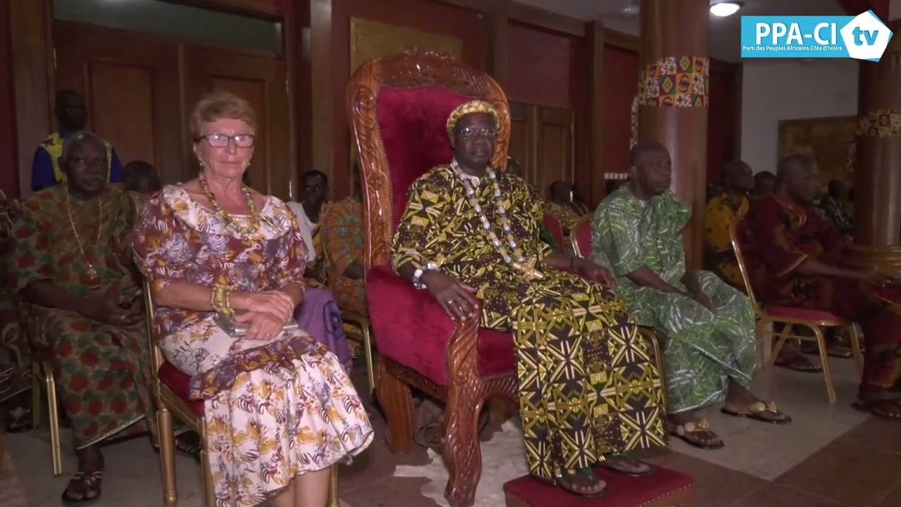 LE PRESIDENT LAURENT GBAGBO RECU PAR LE ROI DE BONOUA