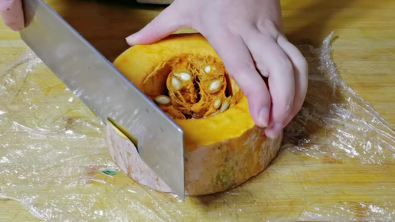 南瓜和香菇簡單炒一炒，鮮香綿軟又入味，下飯更美味，家人特喜歡 #美食 #做飯 #中餐 #家常菜 #菜譜