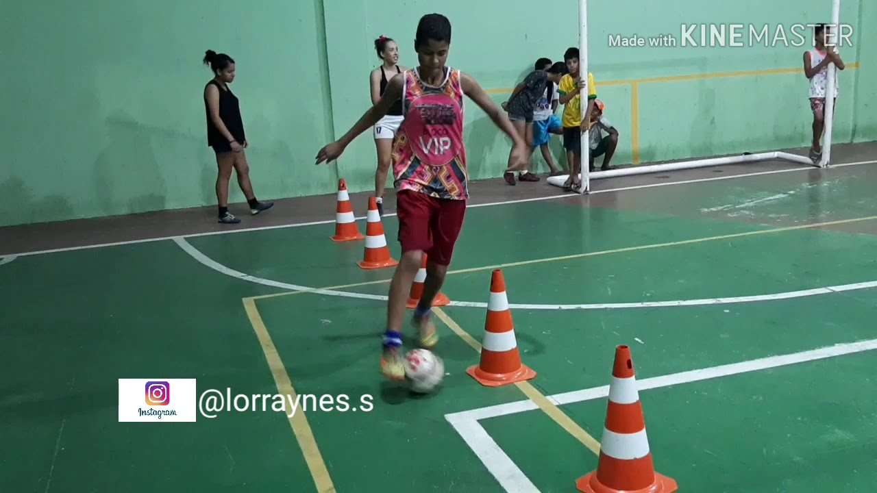 Treino Futsal feminino .Trabalhando condução e Finalização.