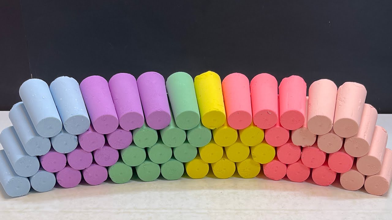 A wall of colored columns of baking soda
