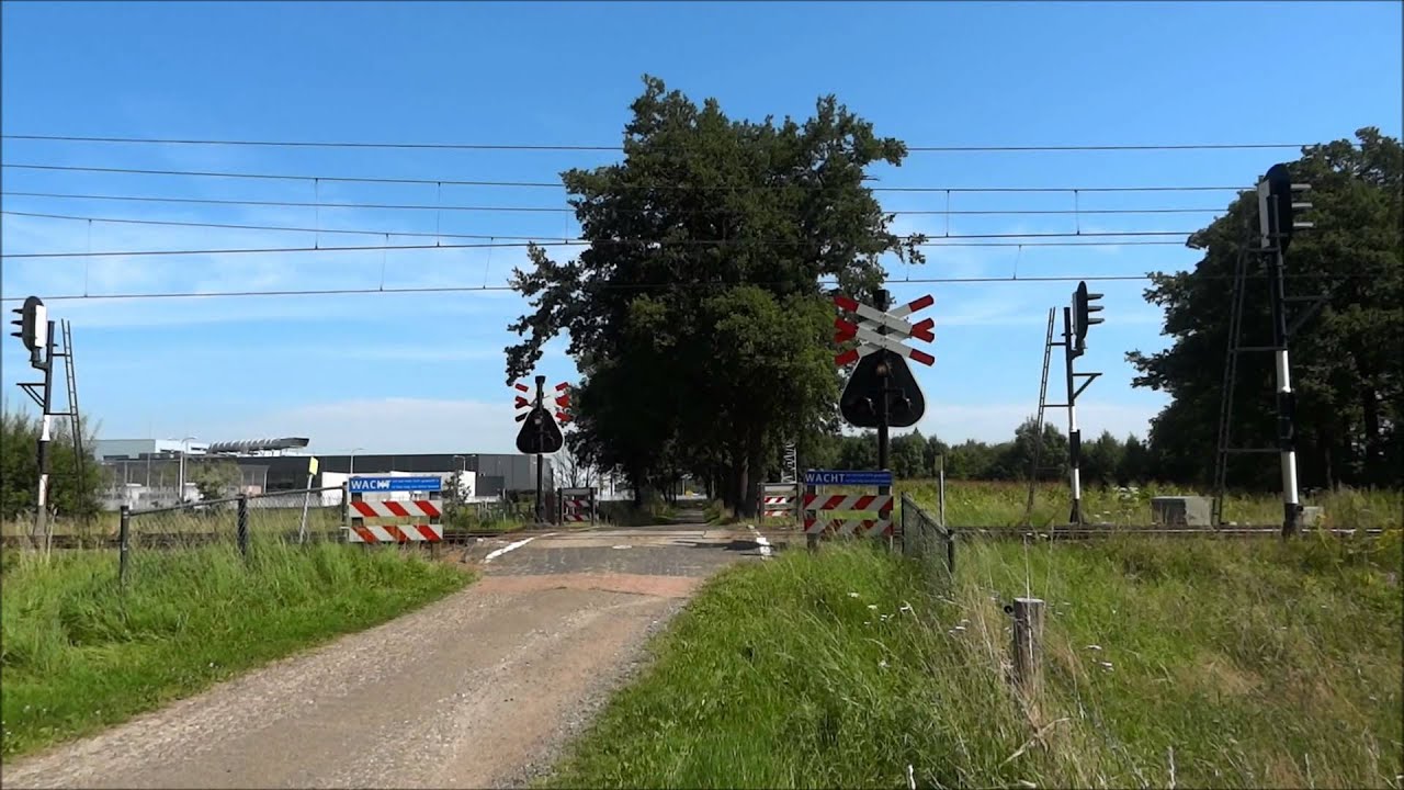AKI Spoorwegovergang Almelo HD
