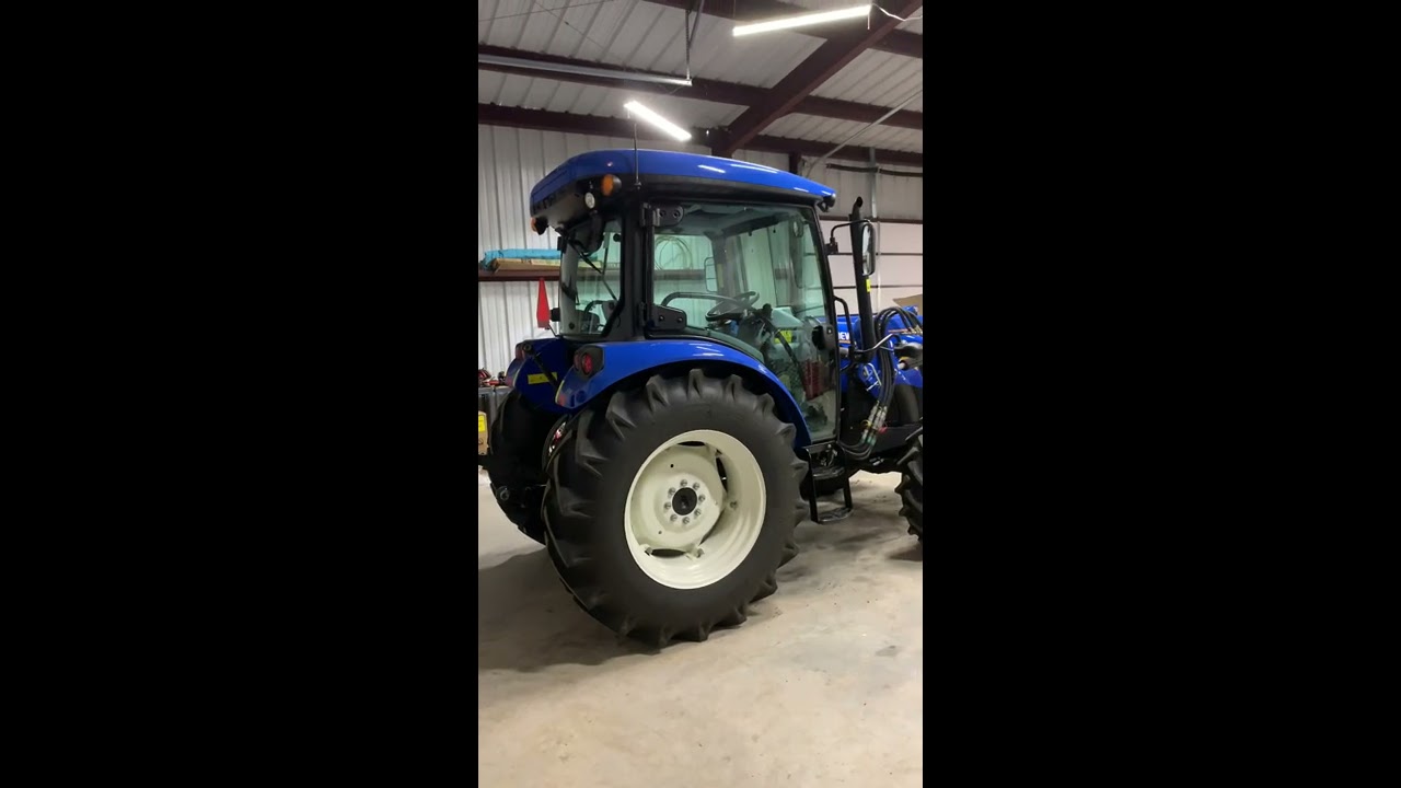 New Holland Workmaster 75 крупным планом