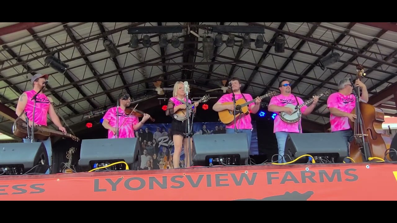 She's Walking Through My Memory / Rhonda Vincent and The Rage