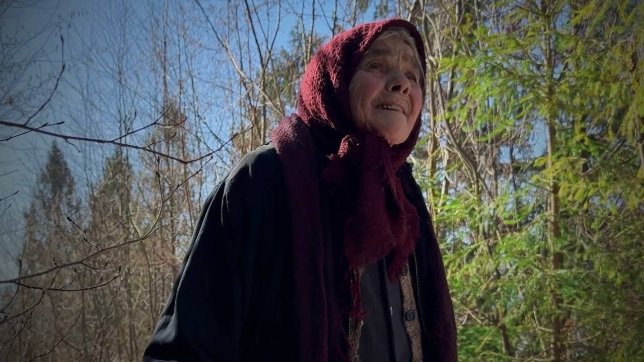 The hard life of the indomitable Grandma Maria in a mountain village, far from civilization
