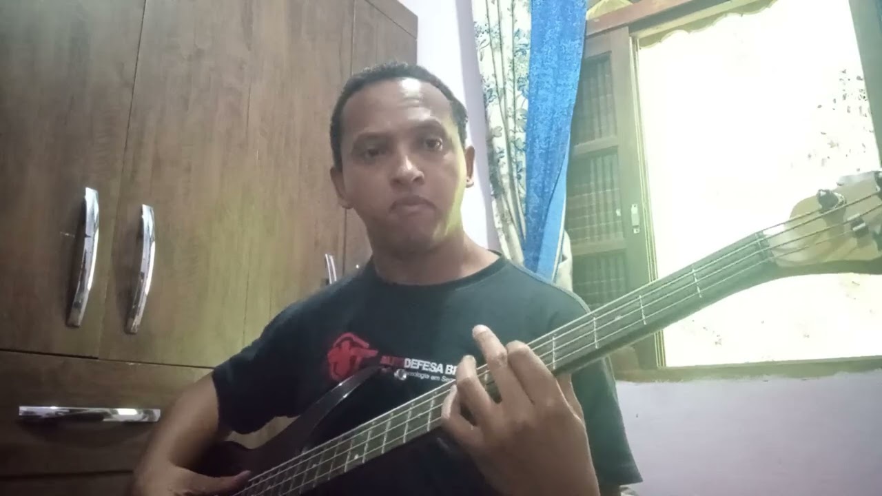 Olá pessoal fazendo um pequeno teste com as cordas novas trocadas do baixo Dando Slap Edenyr Jr 