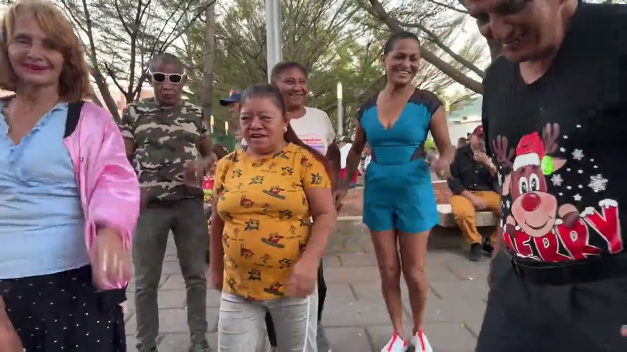 Regresan Los Bailes A Plaza Libertad 
