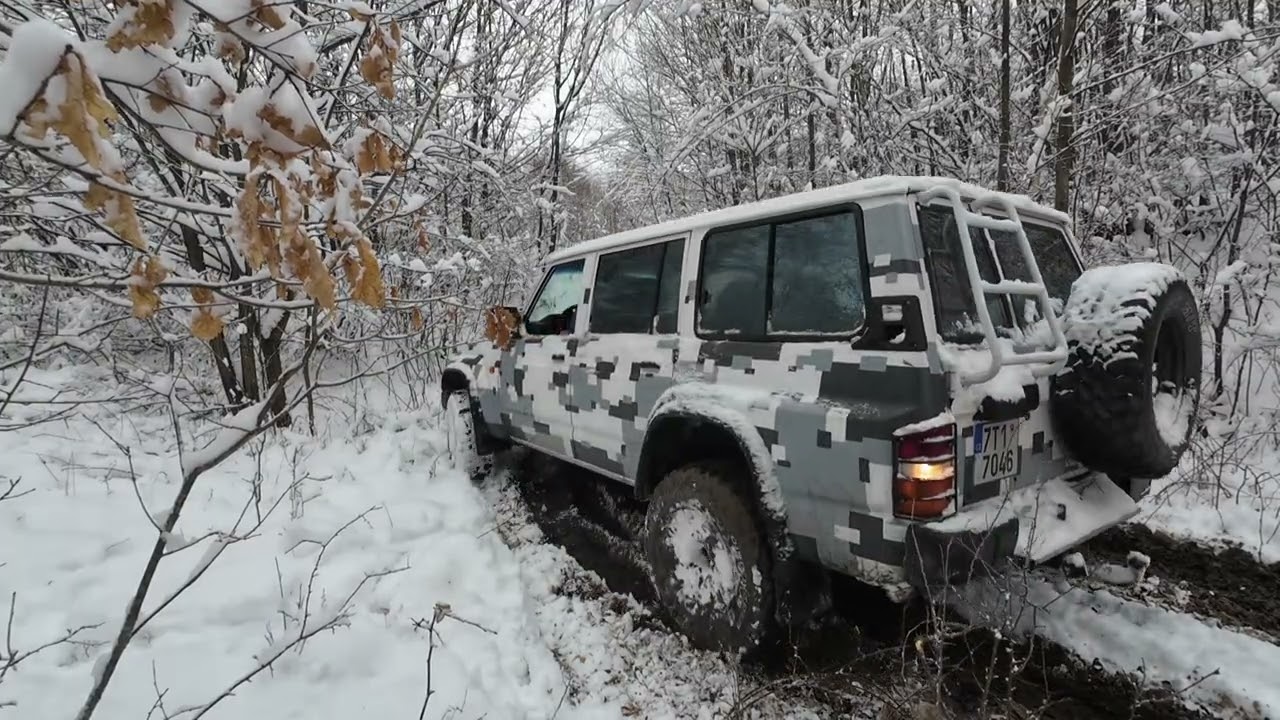 Nissan Patrol Y60 snow action