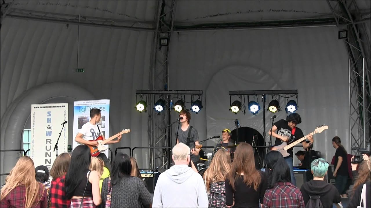 I Bet That You Look Good On The Dancefloor (Arctic Monkeys Cover) - Liverpool One Dome   June 2015
