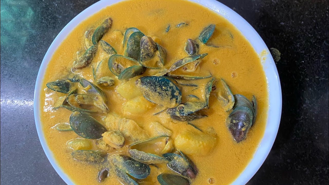 Homemade Black Clams Curry | Simple Coastal Recipe | Shinowniya Lukha By Aysha’s bhatkali Cooking 