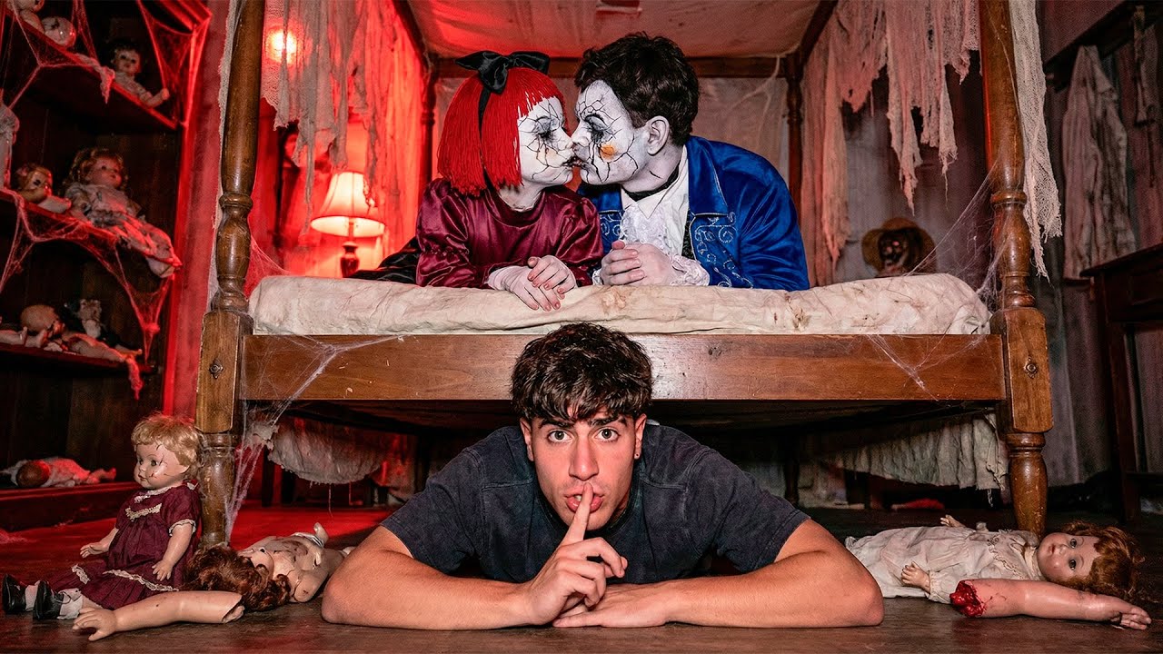 ALEJO IGOA PASÓ LA NOCHE EN LA CASA DE LOS MUÑECOS MALDITOS SIN QUE SE DIERAN CUENTA