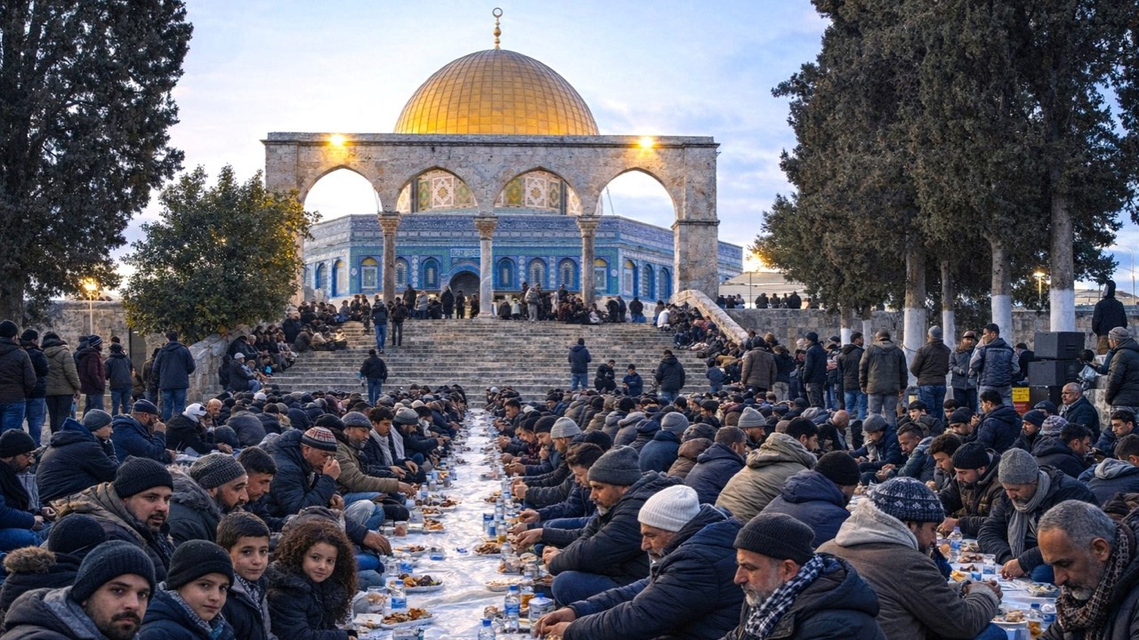 Historic Grand Iftar at Al Aqsa Mosque – 70,000 Worshippers Unite
