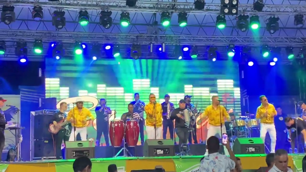 BANANAS en PIVIJAY Fiestas Patronales 2024// INTRO Y MÁS QUE AMIGA