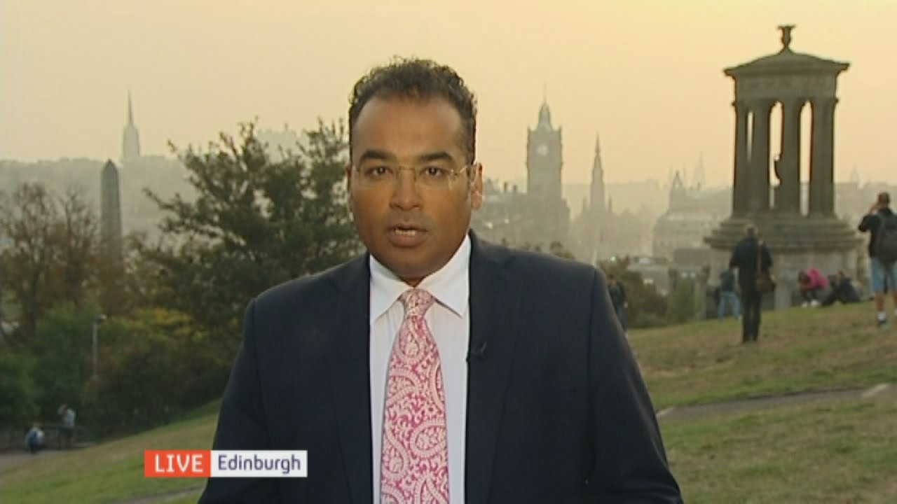 Michael Crick challenges Orangemen over 'No popery' banner | Channel 4 News