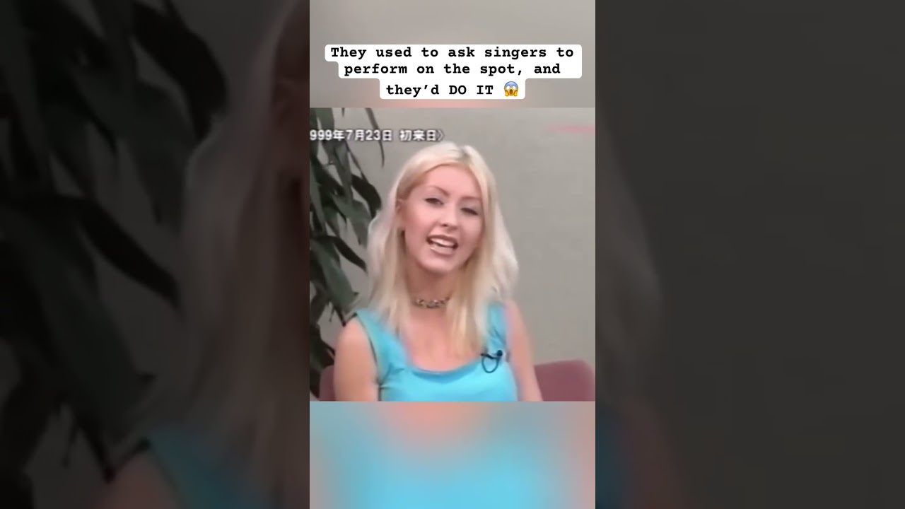Christina Aguilera getting asked to singing randomly during an interview #christinaaguilera #vocals