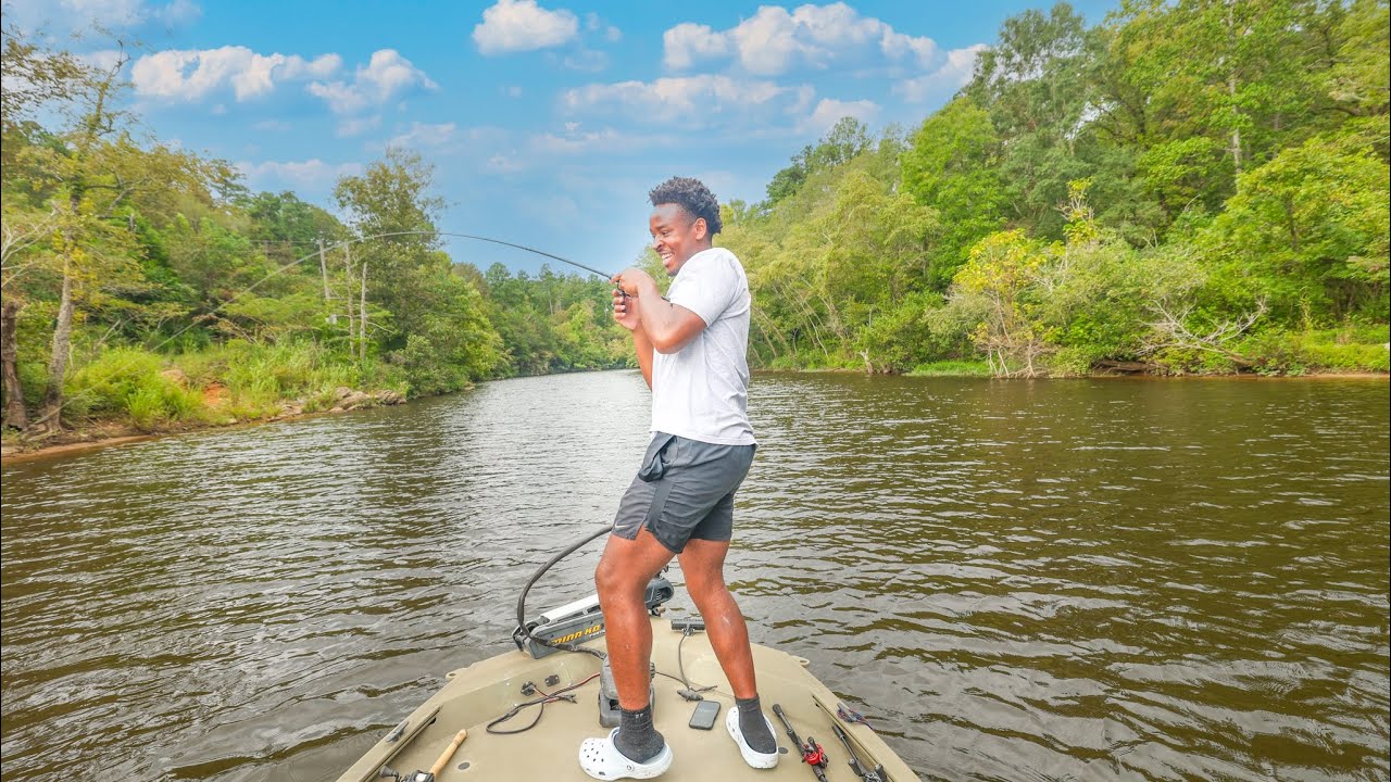 Places Like This Make Bass Fishing Fun (An UNFORGETTABLE DAY Of Fishing)
