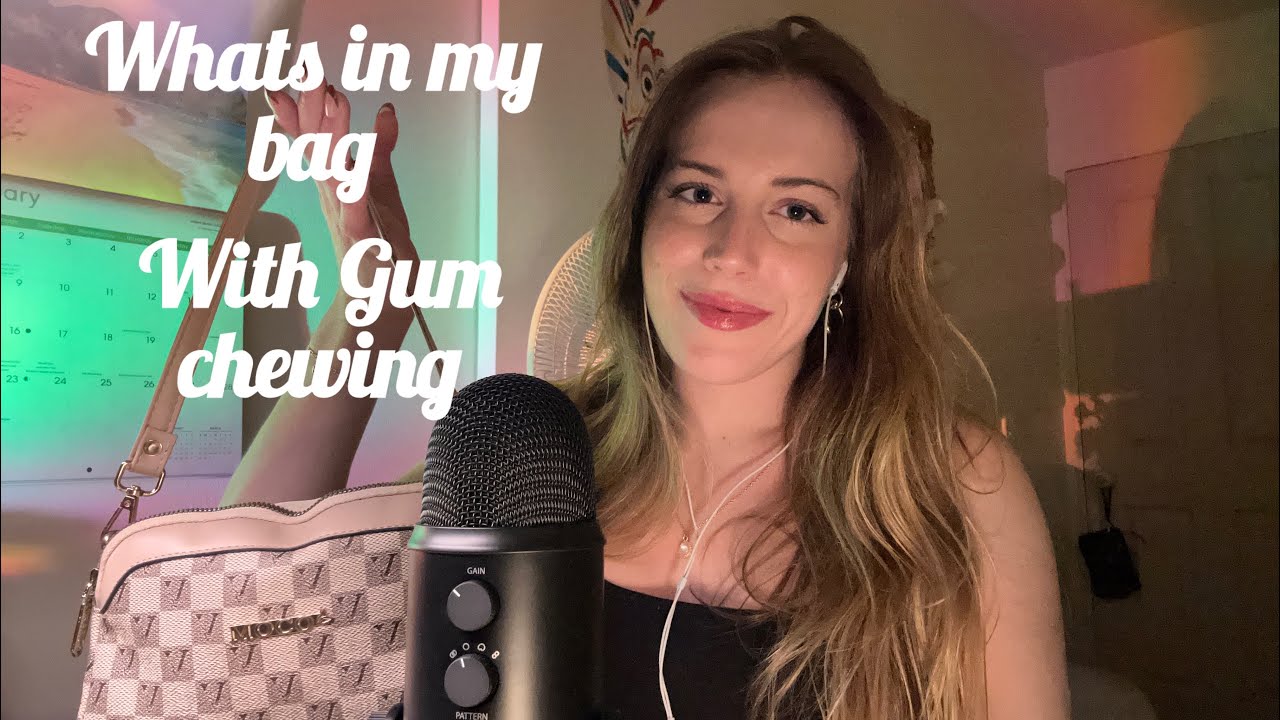 ASMR what’s in my bag + gum chewing 💚