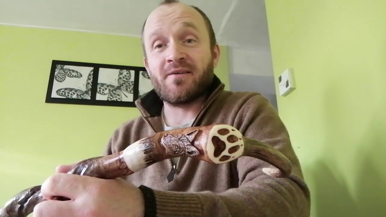 Трость из орешника и рога лани с резьбой