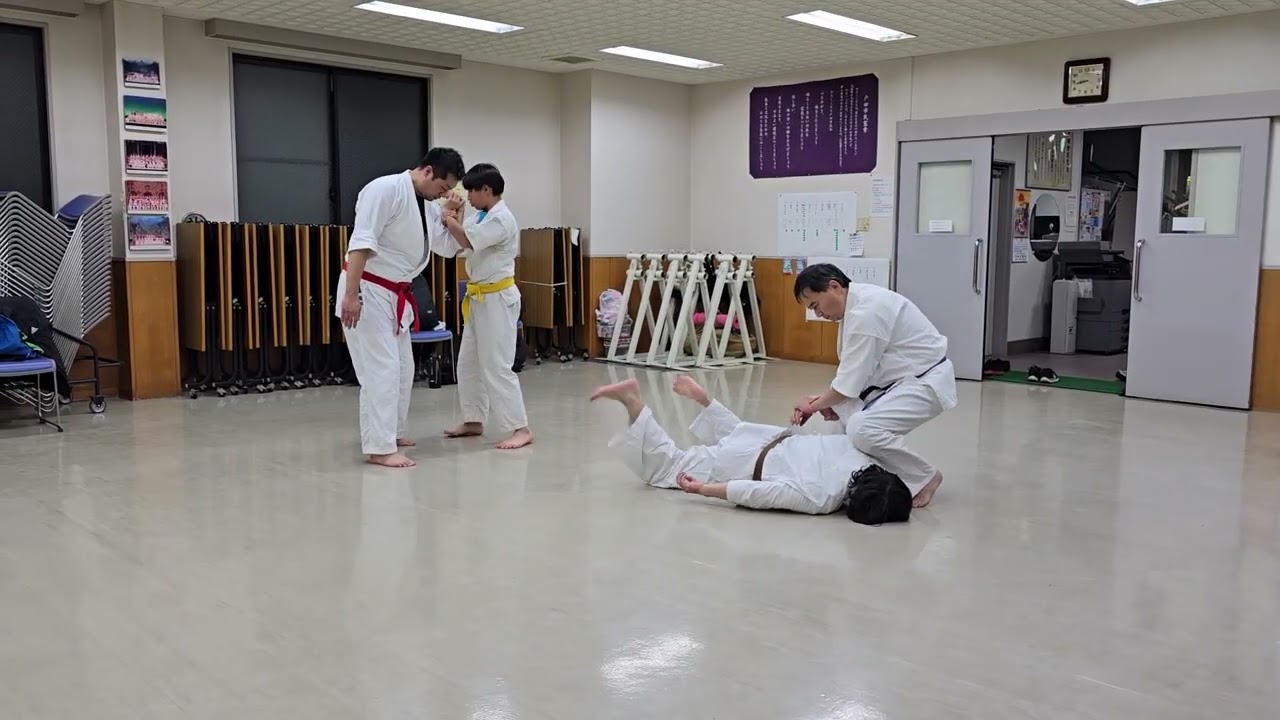 上段腕がらみの稽古風景