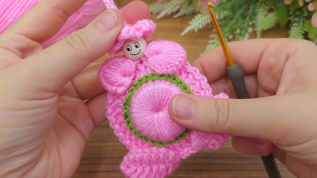 I made a cute crochet keychain with a plastic water bottle cap, let's watch #crochet #knitting