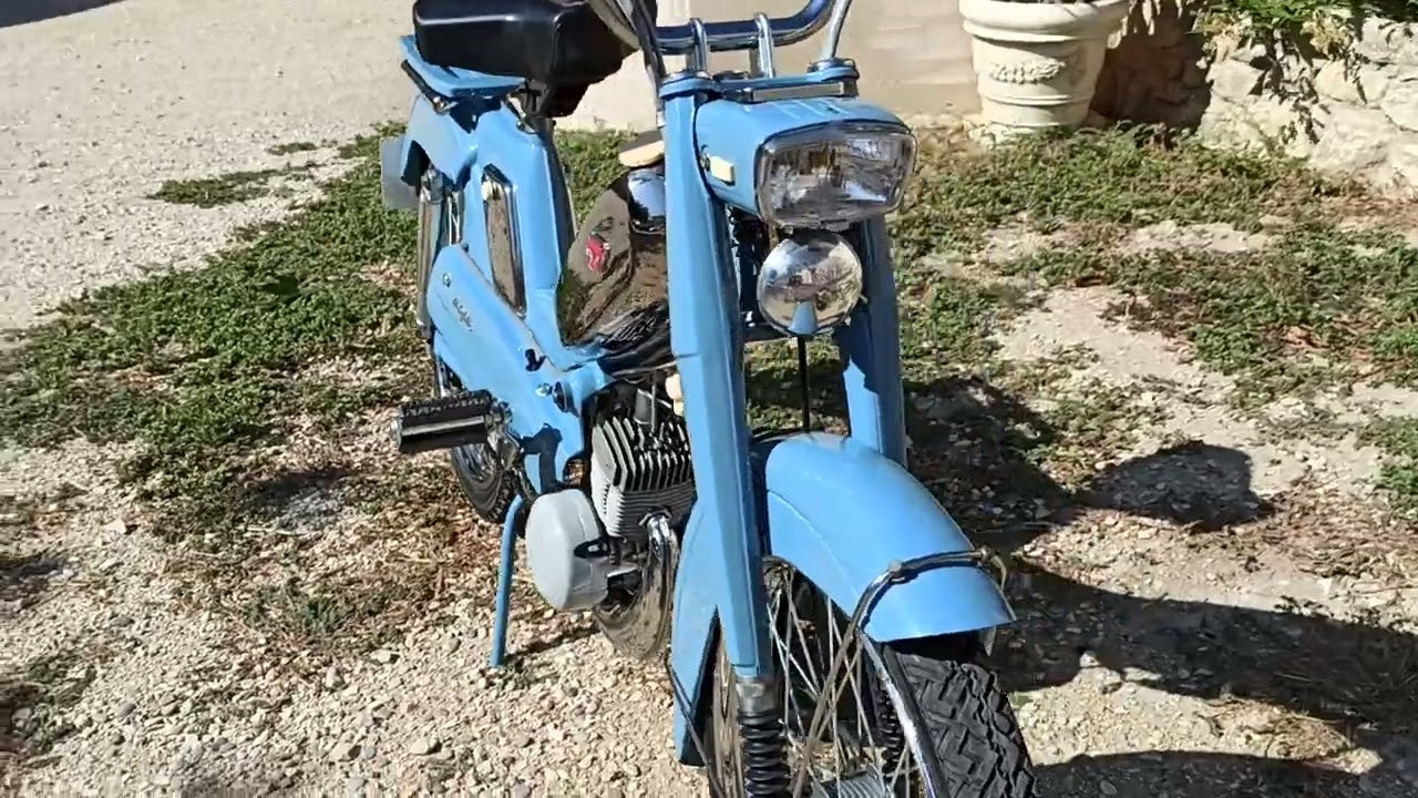 mobylette av88 bleu restauration complète a l'atelier 84 Cyclos