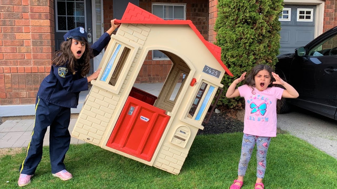 Police Help Sally with Playhouse! kids pretend play