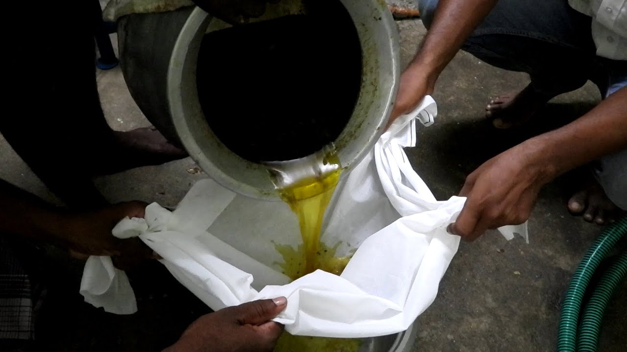Making pure Honey Bee Wax from wild Honeycombs // Natural Wax Making