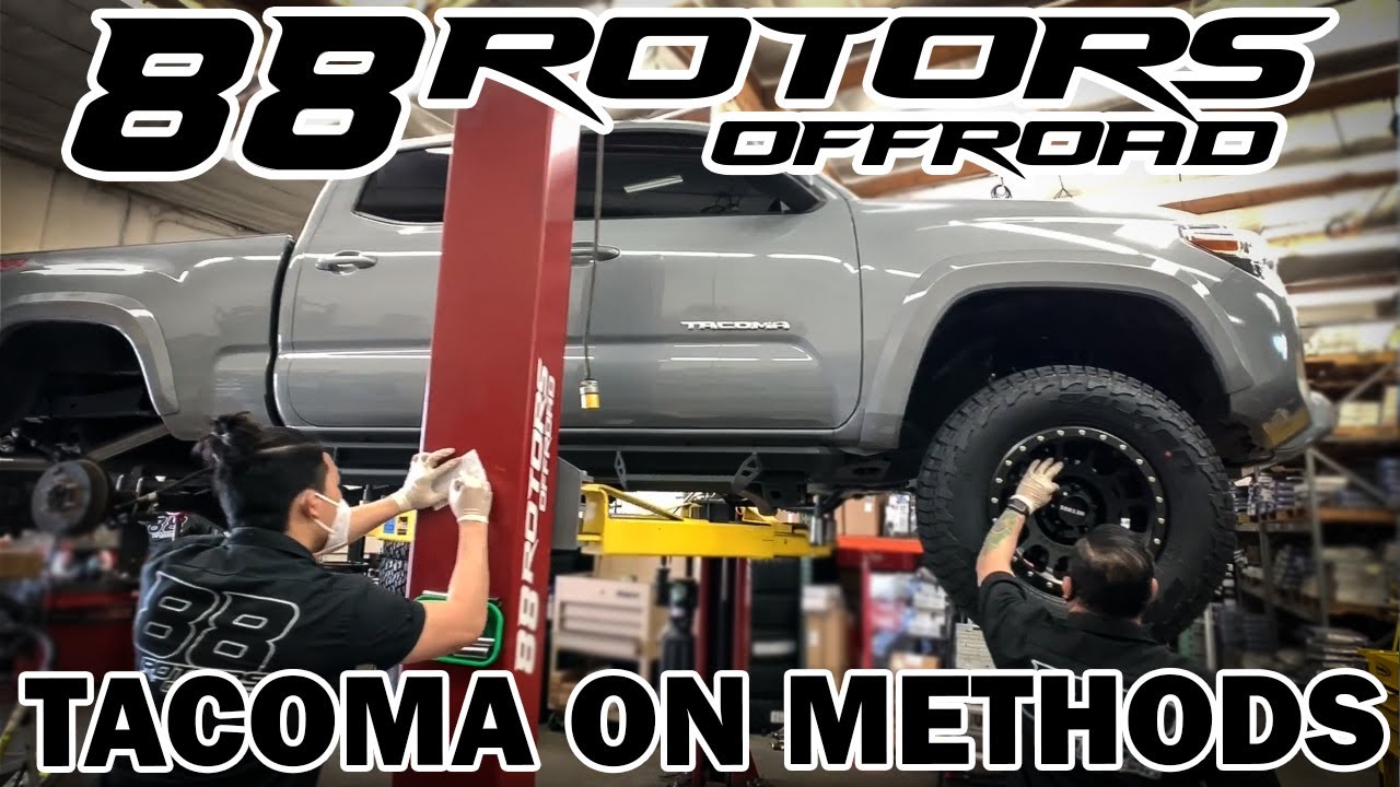 Автомобиль Tacoma цементно-серого цвета на лифте подвески Bilstein и дисках Method NV MR305!