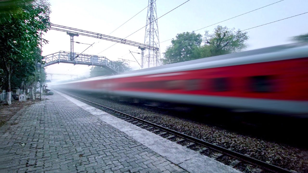 Early Morning High Speed Action: Vande Bharat, Uttar Sampark Kranti, Swaraj Express