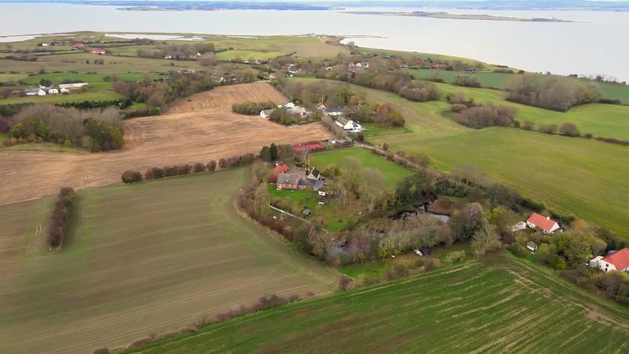 Avernakø Landhotel - Drone recording of an autumn day (360° view)