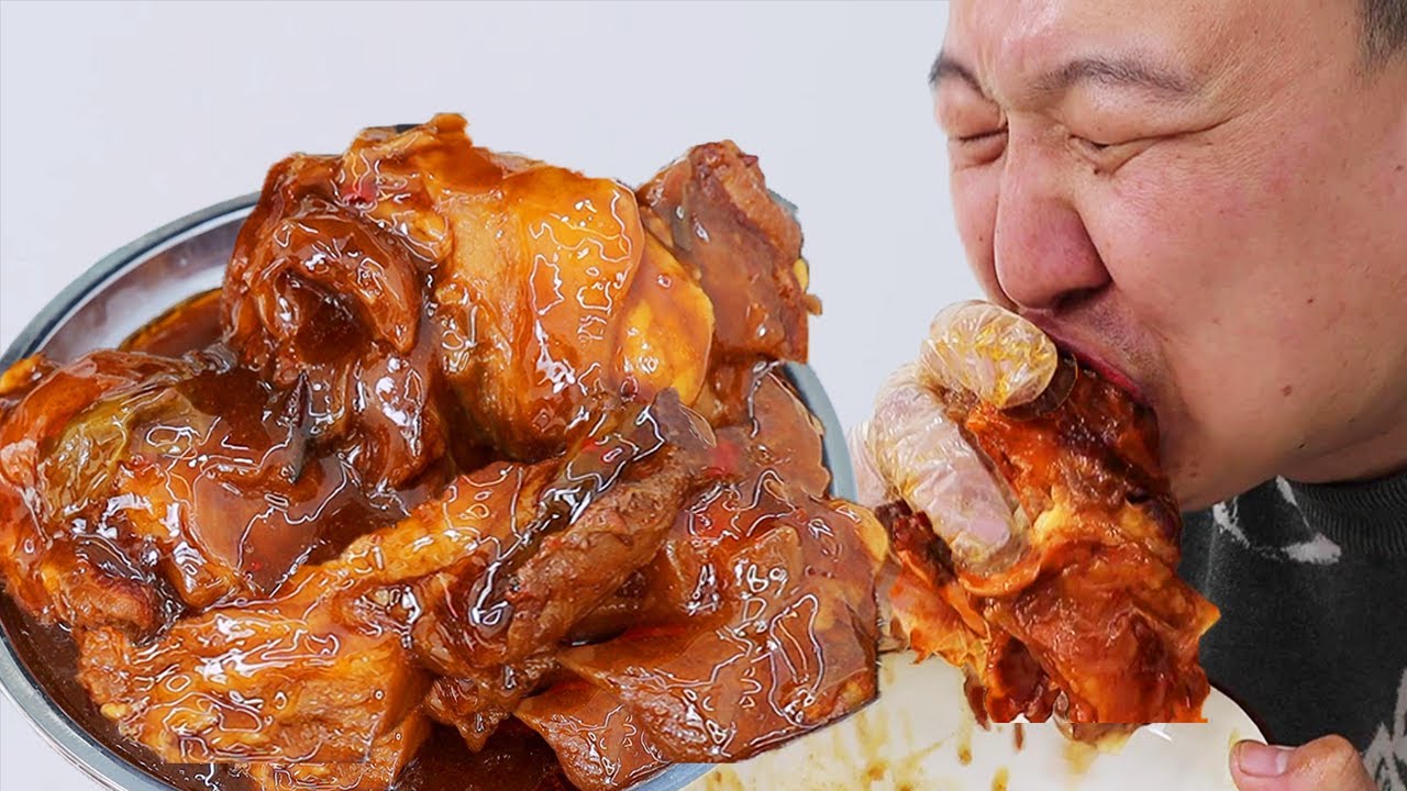 买10斤牛窝骨，阿强做“香辣牛窝骨”，咬一口下去，满口爆油，过瘾！【cram阿强】