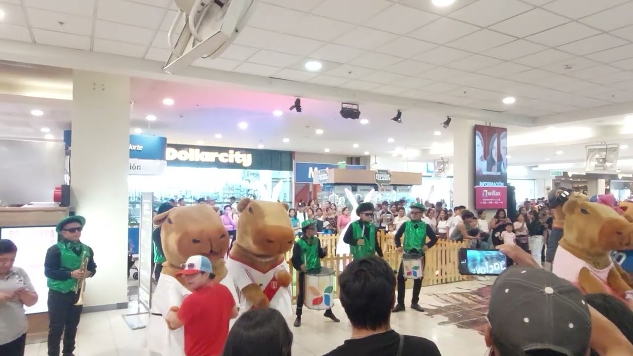 La Familia CAPIBARA en PLAZA NORTE