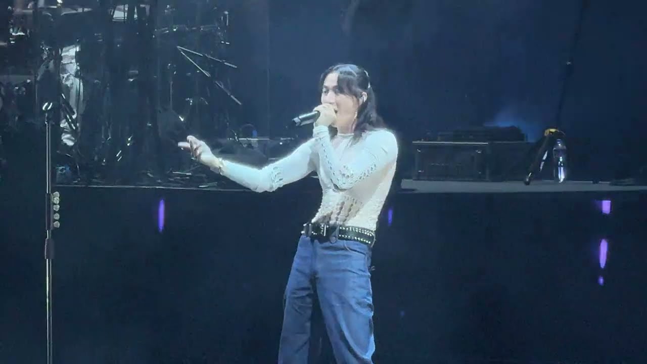 keshi - Kiss Me Right @ Requiem Tour in Manila 250304