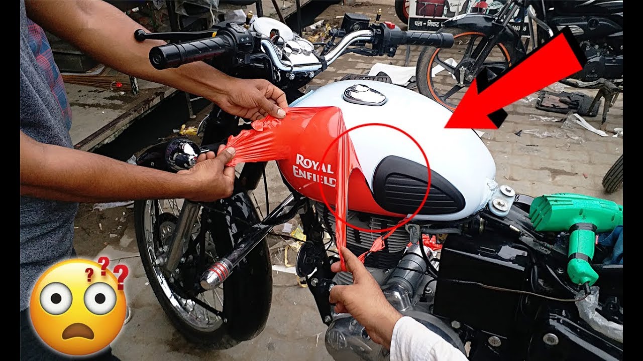 गजब- देखिये क्या हुआ जब हमने लैमिनेशन को बाइक के फ्यूल टैंक से हटाया !