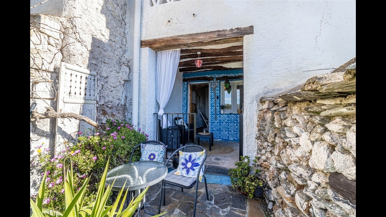 Village House in the Alpujarras with Terraces, Valley Views and income Potential In Válor.