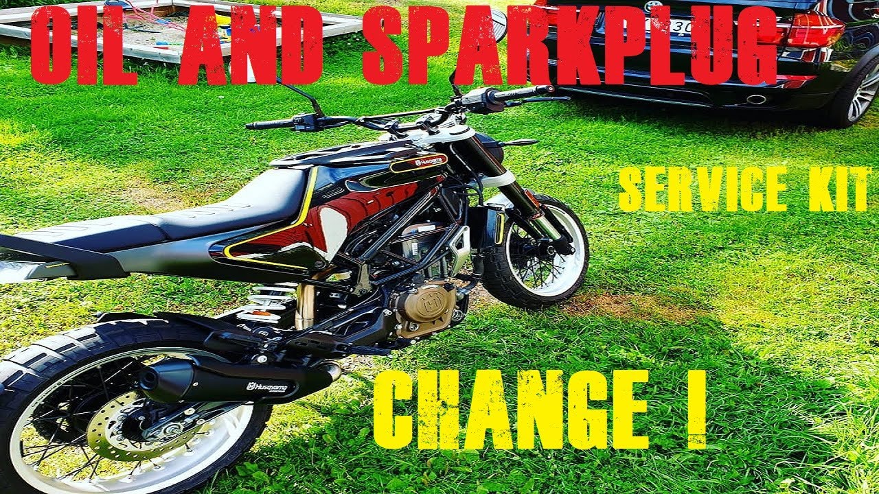 Oil and sparkplug change on my Husqvarna Svartpilen 401