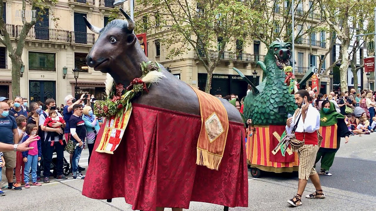 El Bou de Barcelona i el Drac de Ciutat Vella (Barcelona Cavalcada de la Mercè 2021)