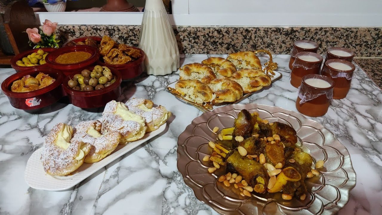 الفطور 10.. وجدت معكم ياغورت منزلي ناجح 💯 طنجية باللحم فالكوكوط كرواصون مالحين وحلوين من نفس العجين